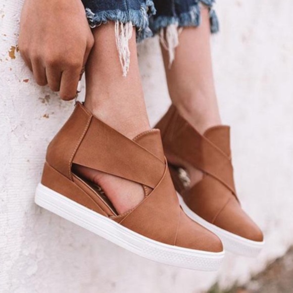 Shoes - JEFFREY Cut out Sneakers -TAN